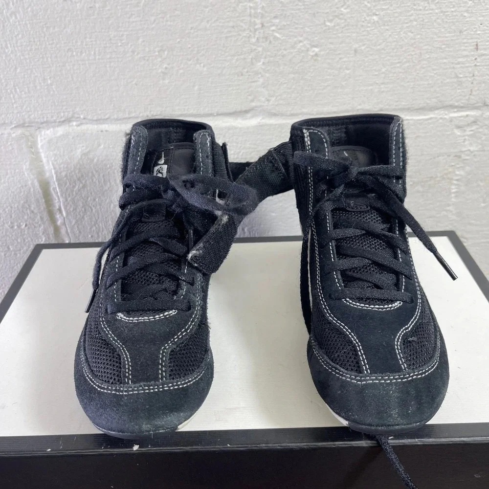 Nike Speedsweep VII GS Wrestling Shoes 366684-001 Black White Boys Size 3 Y